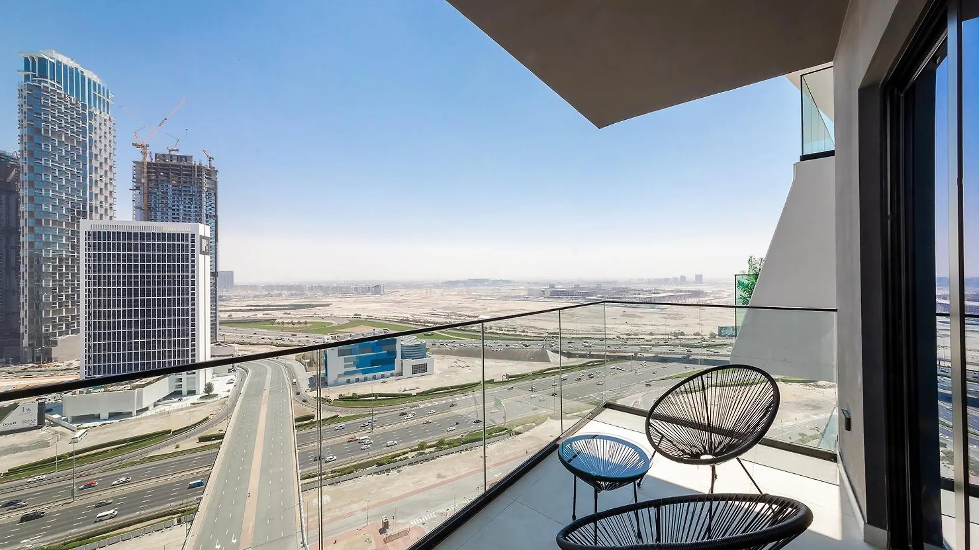Sophisticated Binghatti Canal Dubaj 0*,