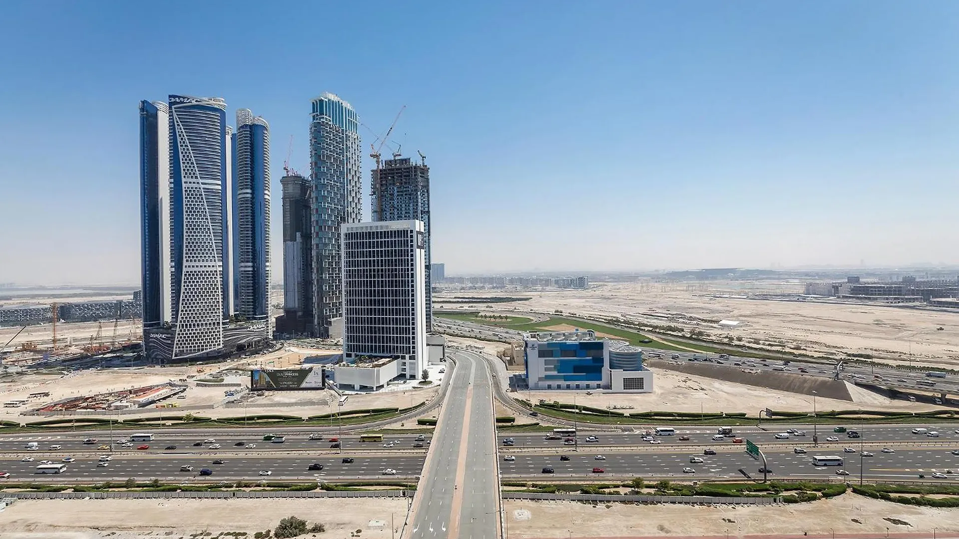 Sophisticated Binghatti Canal Dubaj Apartmán