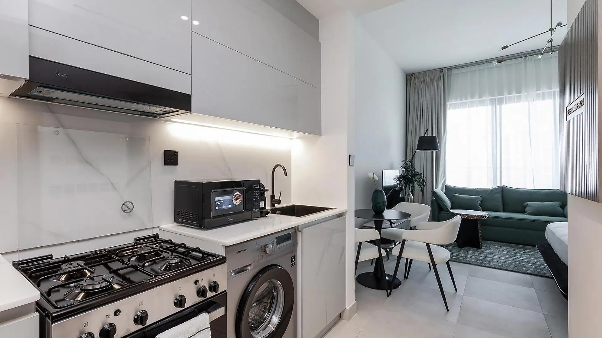 Sophisticated Binghatti Canal Dubaj Apartmán
